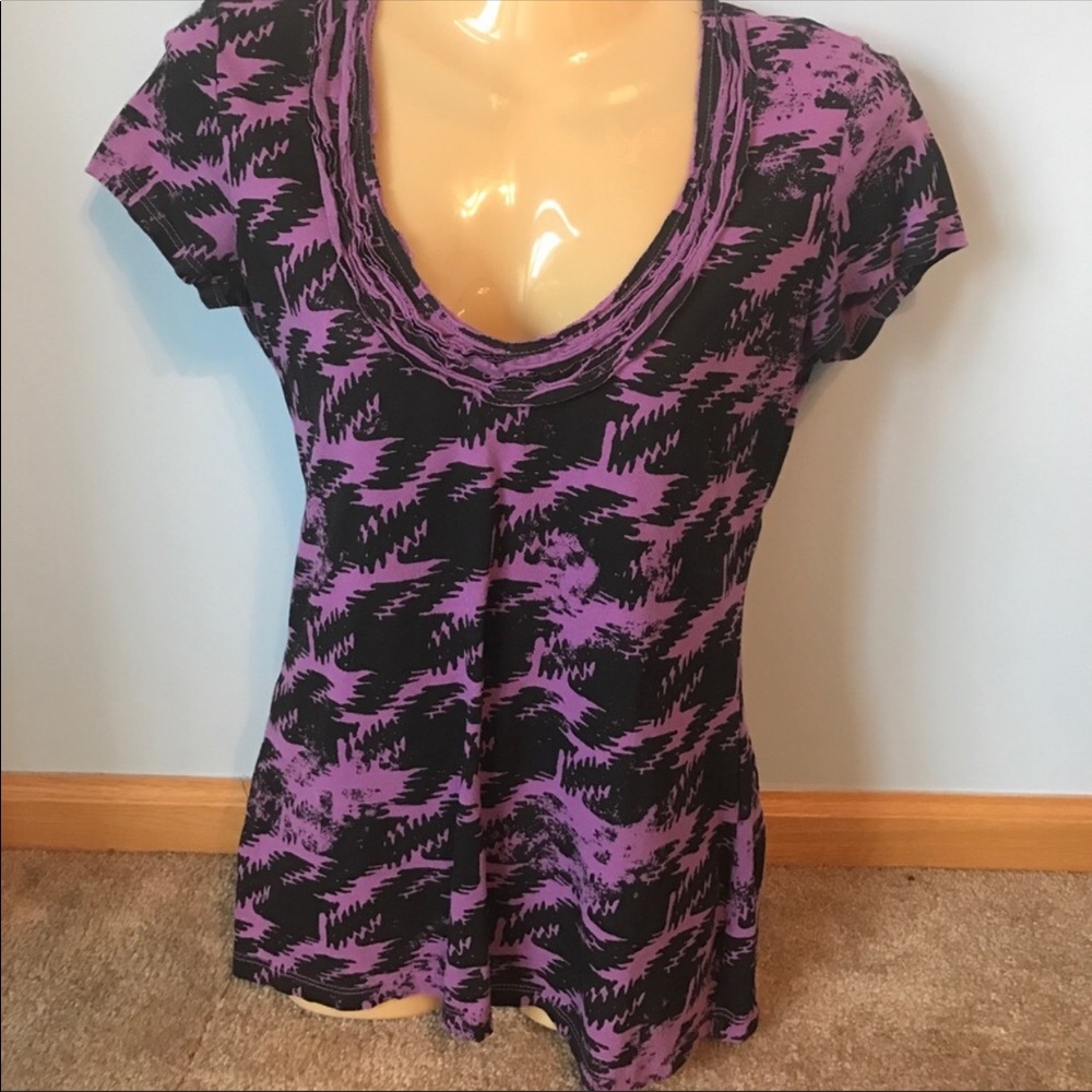 Hot Topic fitted tee  zipper neck SZ M